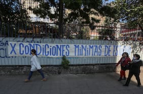 Siguen protestas de secundarios en Santiago y Providencia: cuatro liceos emblemáticos en toma y dos en paro