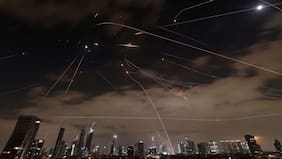 Irán anuncia ataques contra instalaciones petroquímicas de Israel