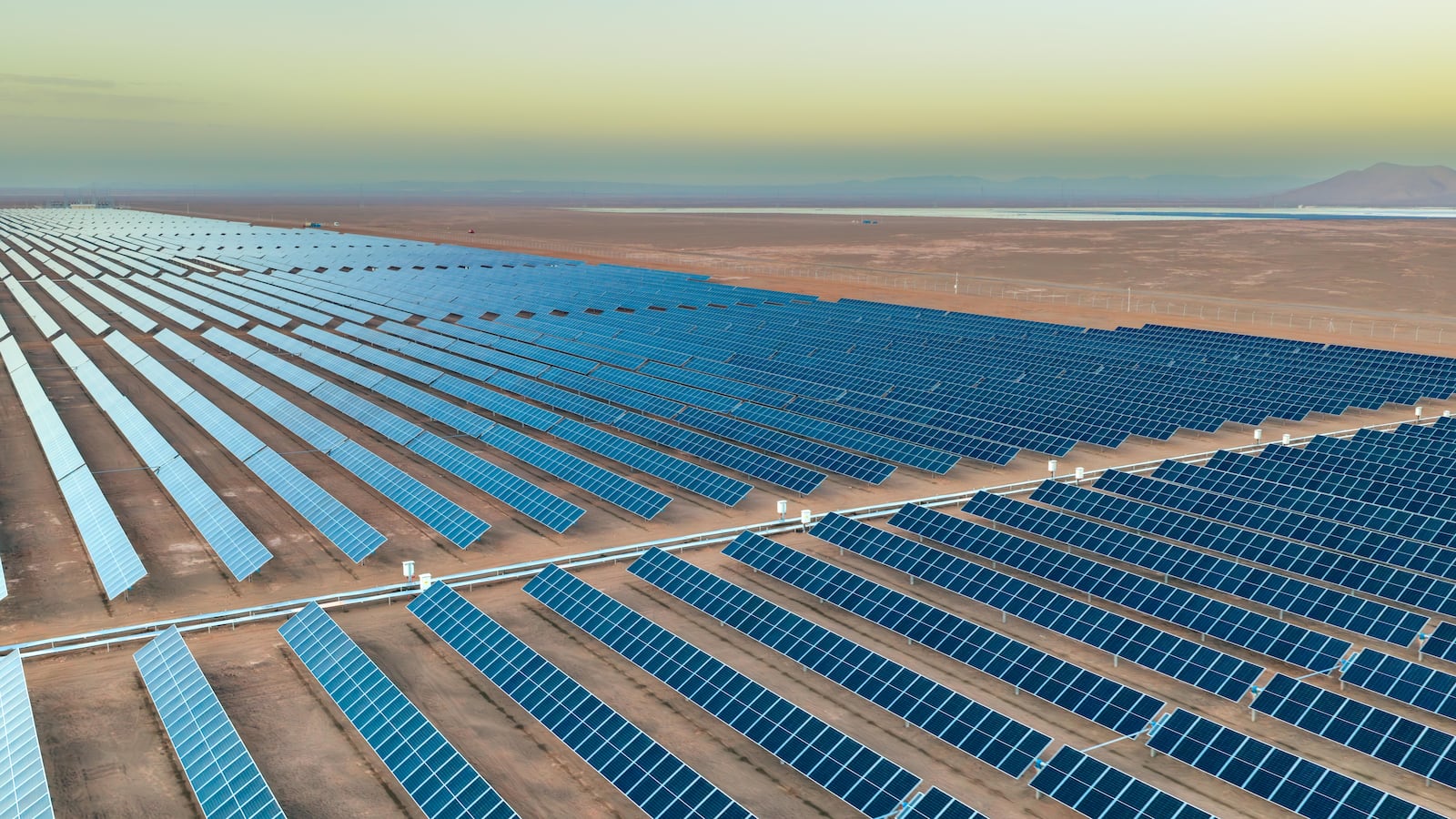 Colombiana Promigas inaugura proyecto de energía renovable en Iquique: “Chile tiene una capacidad regulatoria que es un ejemplo”