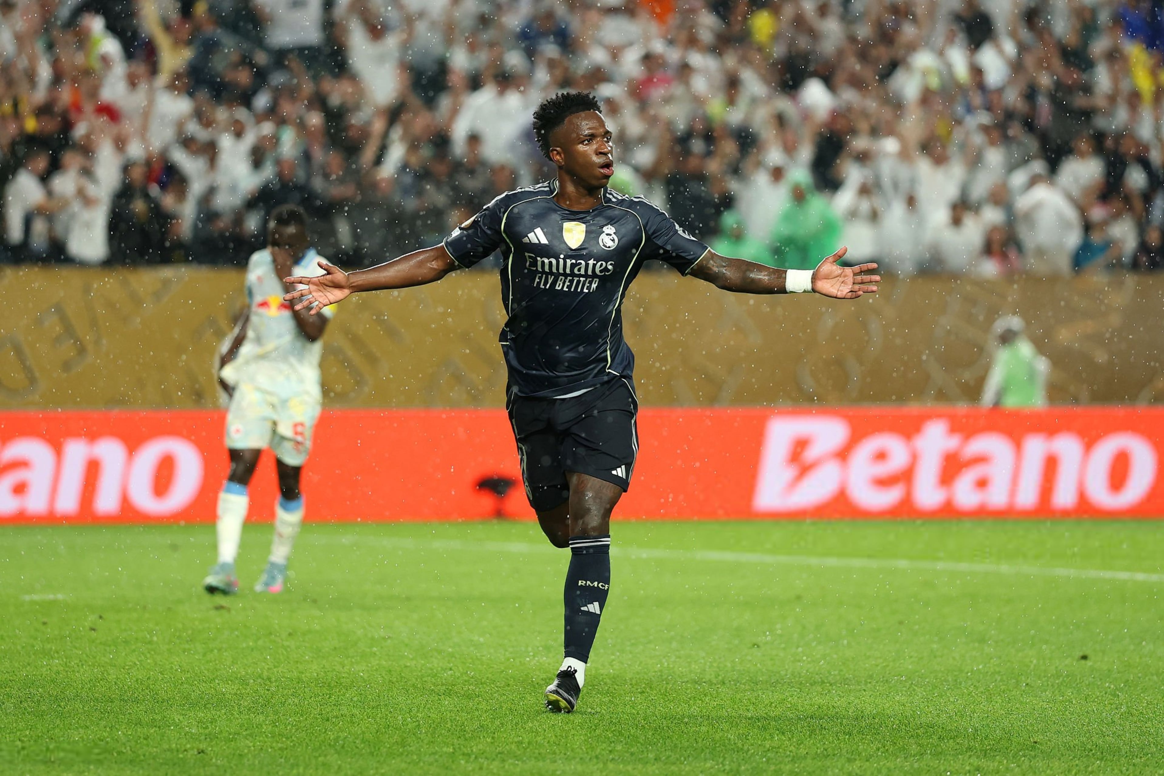 Retiene a una de sus estrellas: el Real Madrid sentencia las especulaciones y anuncia la renovación de Vinícius Junior