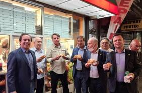Sin vacuna, pizzas en la calle y un ministro contagiado: el polémico paso de Jair Bolsonaro por Nueva York