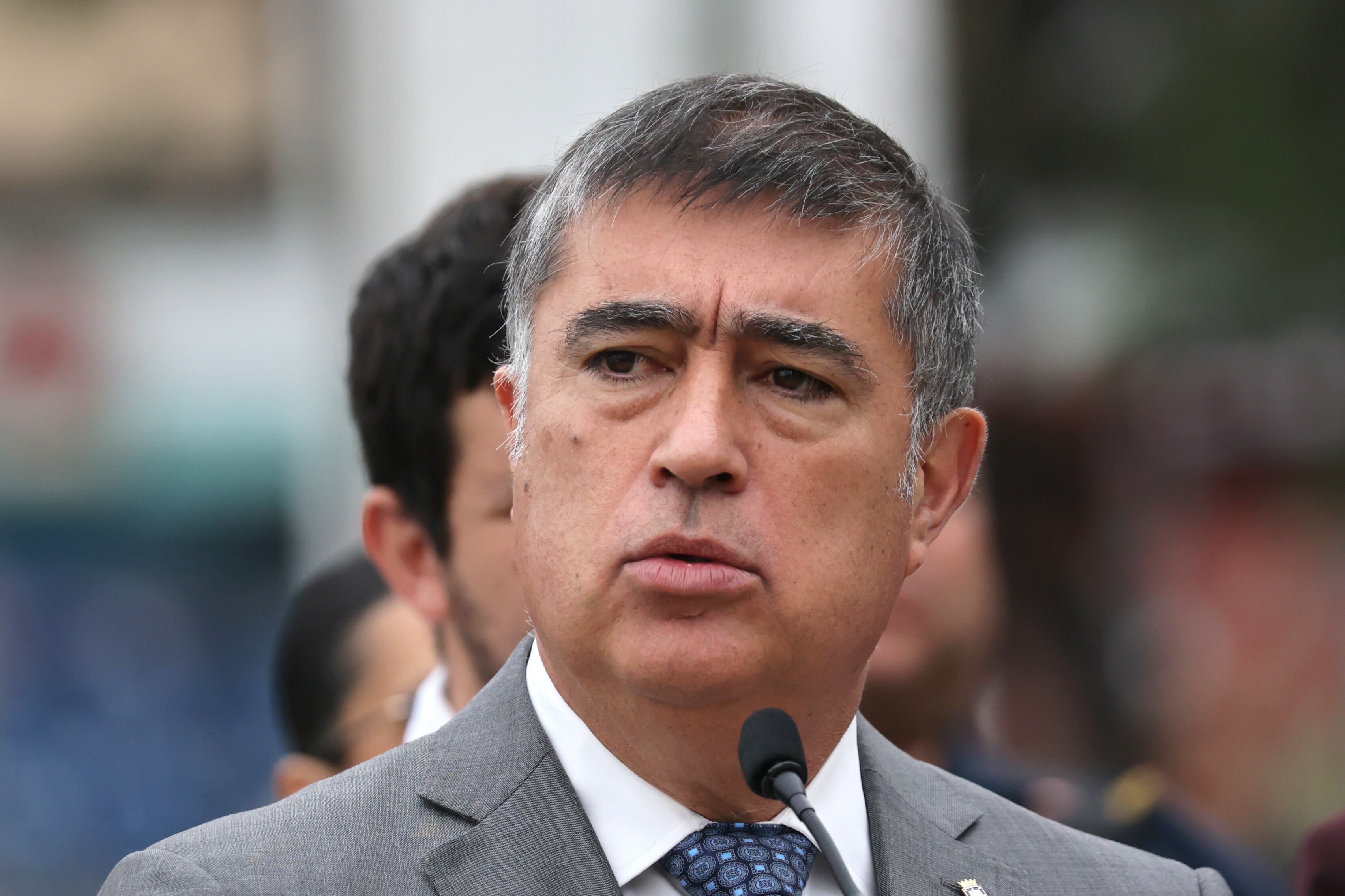 Alcalde de Santiago cuestiona duramente a ministra Orellana por criticar rol de Primera Dama