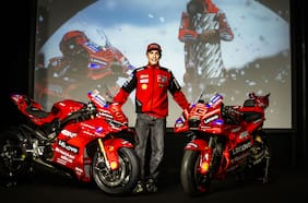 Ducati celebra el séptimo título de Marc Márquez con una réplica de la Panigale