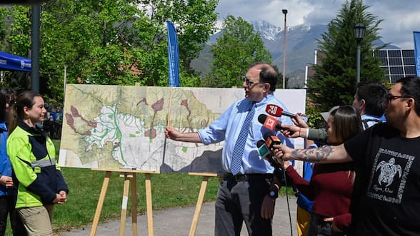 Minvu adelanta estudio de riesgos en la precordillera de Santiago: identifican 44 quebradas y diez de ellas son de “alto riesgo”