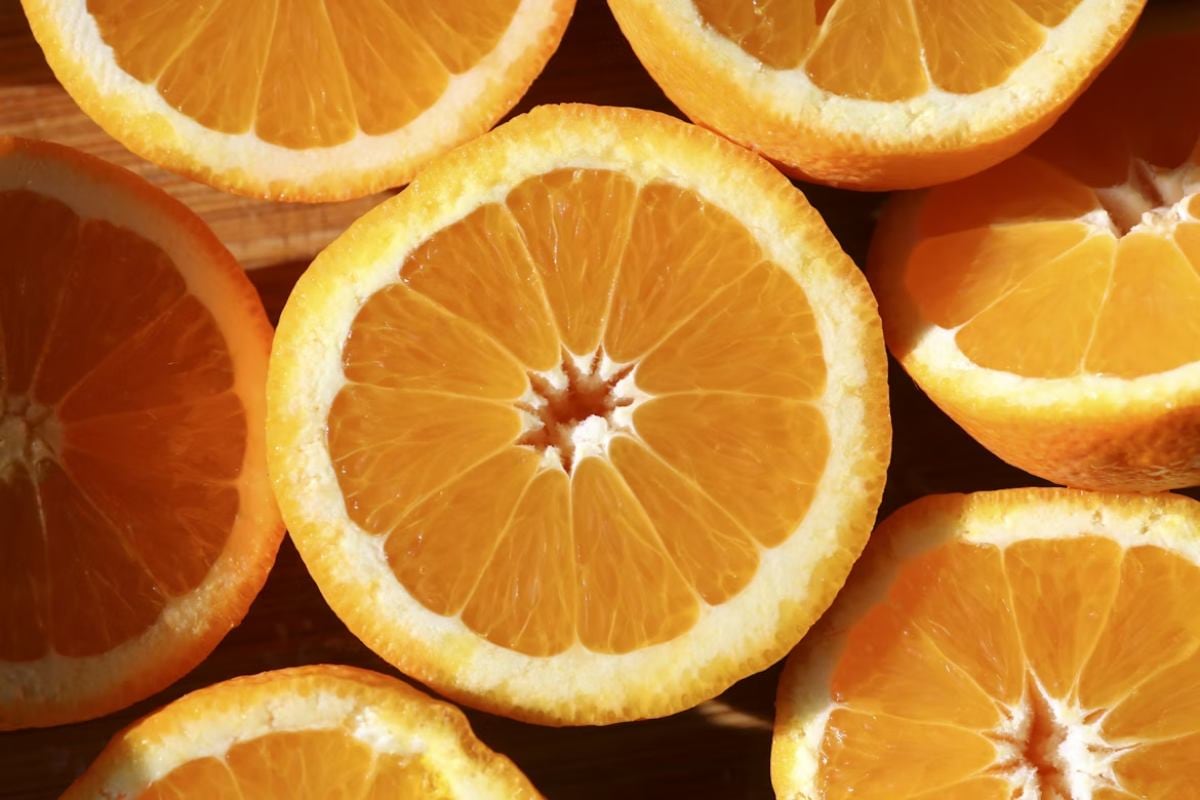 ¿Sirve tomar vitamina C para protegerse de la gripe y el resfrío? Esto dice la ciencia