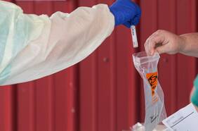 Residencias sanitarias no registradas y compras de test a empresa cosmética: Transparencia acusa falta de claridad en compras por Covid