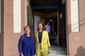 Irací Hassler se reúne con expresidenta Bachelet en medio de la irrupción socialista por quedarse con la alcaldía de Santiago