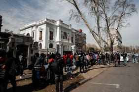 Protesta en Embajada de Haití: vocero de comunidad apunta a dificultades para obtener certificados de antecedentes
