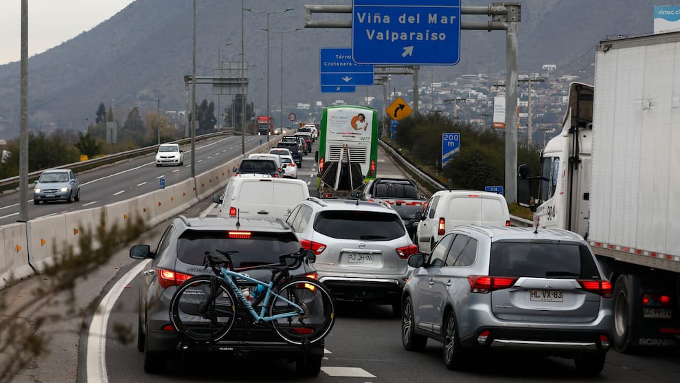 Más de 400 mil vehículos saldrán de la RM por el fin de semana largo ...