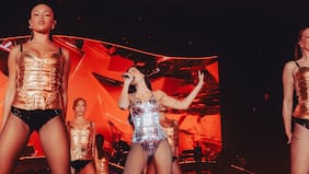 Se barajó a 31 Minutos, Mazapán y Violeta Parra: cómo Dua Lipa eligió un tema de Mon Laferte para su show en Chile