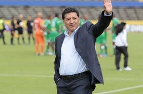 Extécnico de Ecuador advierte a la Roja: “Chile trató de sacar ventaja con el caso de Byron Castillo y eso puede encender los ánimos”