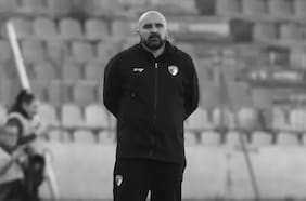 Conmoción en el fútbol mundial: DT fallece de un infarto en pleno partido y sus jugadores se enteran en la cancha