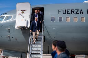 El modelo de viajes de Kast: Presidencia alterna vuelos comerciales y aviones de la FACH en giras dentro y fuera de Chile