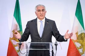 Príncipe heredero de Irán insta al mundo a ayudar a los manifestantes a derrocar al régimen de Jamenei