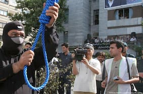 Irán ejecuta a dos hombres acusados de terrorismo y vínculos con movimiento opositor al régimen