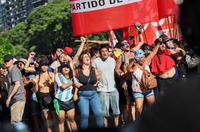 “Jornada nacional de ollas vacías”: Piqueteros y organizaciones sociales se instalan frente a supermercados para pedir alimentos en Argentina