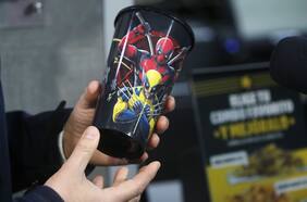 Cursan sumario sanitario a cadena de comida rápida por publicidad con superhéroes