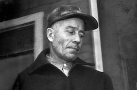 La macabra historia de Ed Gein, el asesino serial y necrófilo que inspiró clásicas películas (y ahora llega a Netflix)