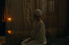 El tráiler de Benedetta presenta al romance lésbico de una monja en la nueva película de Paul Verhoeven