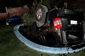 Insólito accidente: Conductor cayó con su auto dentro de una piscina en Peñalolén