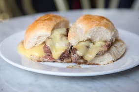 Confitería Torres: la vuelta del local más emblemático de Santiago