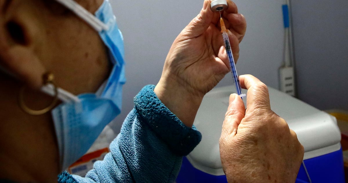 Chile đẩy mạnh chiến dịch tiêm vaccine sởi do tình hình phức tạp tại Mỹ và khu vực Mỹ Latinh. (Ảnh: JAVIER SALVO/ATON CHILE)
