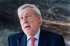 Embajador de Chile en Israel se reúne con Van Klaveren y canciller dice que diplomático permanecerá en Chile tras ser llamado a consulta