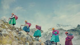 La increíble historia de las “Cholitas escaladoras” deja huella en foro sobre el deporte inclusivo en Chile