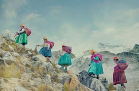 La increíble historia de las “Cholitas escaladoras” deja huella en foro sobre el deporte inclusivo en Chile