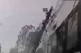 Registro muestra el momento exacto del choque del tren con el microbús en San Pedro de la Paz