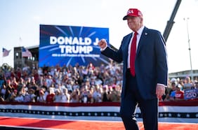 Trump y sus seis meses en la Casa Blanca: El turbulento retorno del republicano a Washington en ojos de expertos de EE.UU.