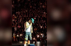 Maluma detiene su concierto y regaña a una mujer que llevó a su bebé de un año