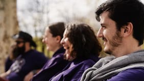 Sondeo global muestra que el 75% de las personas en Chile declara ser feliz