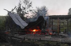 Encapuchados realizan ataque incendiario contra central hidroeléctrica en La Araucanía