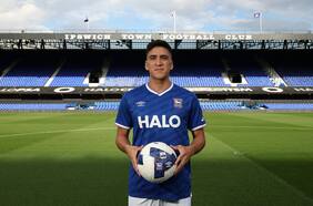 Con un guiño a la UC: Marcelino Núñez rompe el silencio tras su polémico traspaso al Ipswich Town