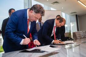 Enap y HIF Global firman acuerdo para producir y comercializar combustibles carbono neutrales