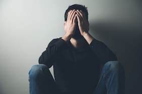 Acompañantes de salud mental: encuesta revela que la mitad de los chilenos no sabe cómo ayudar a alguien con depresión