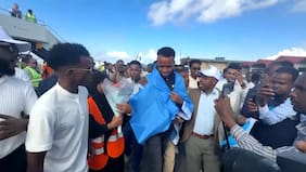 Árbitro que fue expulsado de Estados Unidos en la previa del Mundial es recibido como héroe en Somalia