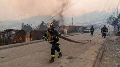 Cómo donar a los damnificados por incendios: las cuentas de organizaciones que reciben ayuda
