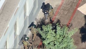 Hay siete detenidos: Carabineros refuerza despliegue en entornos educacionales de Santiago ante hechos de violencia escolar