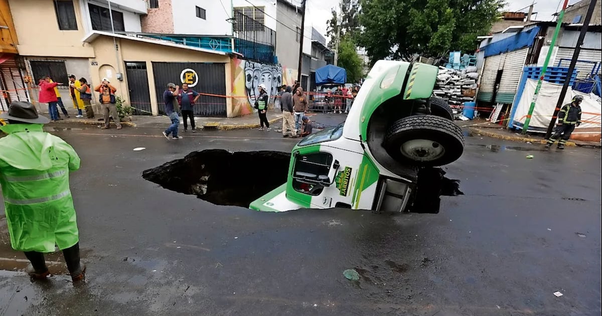 Enorme socavón en México “se tragó” un camión en segundos