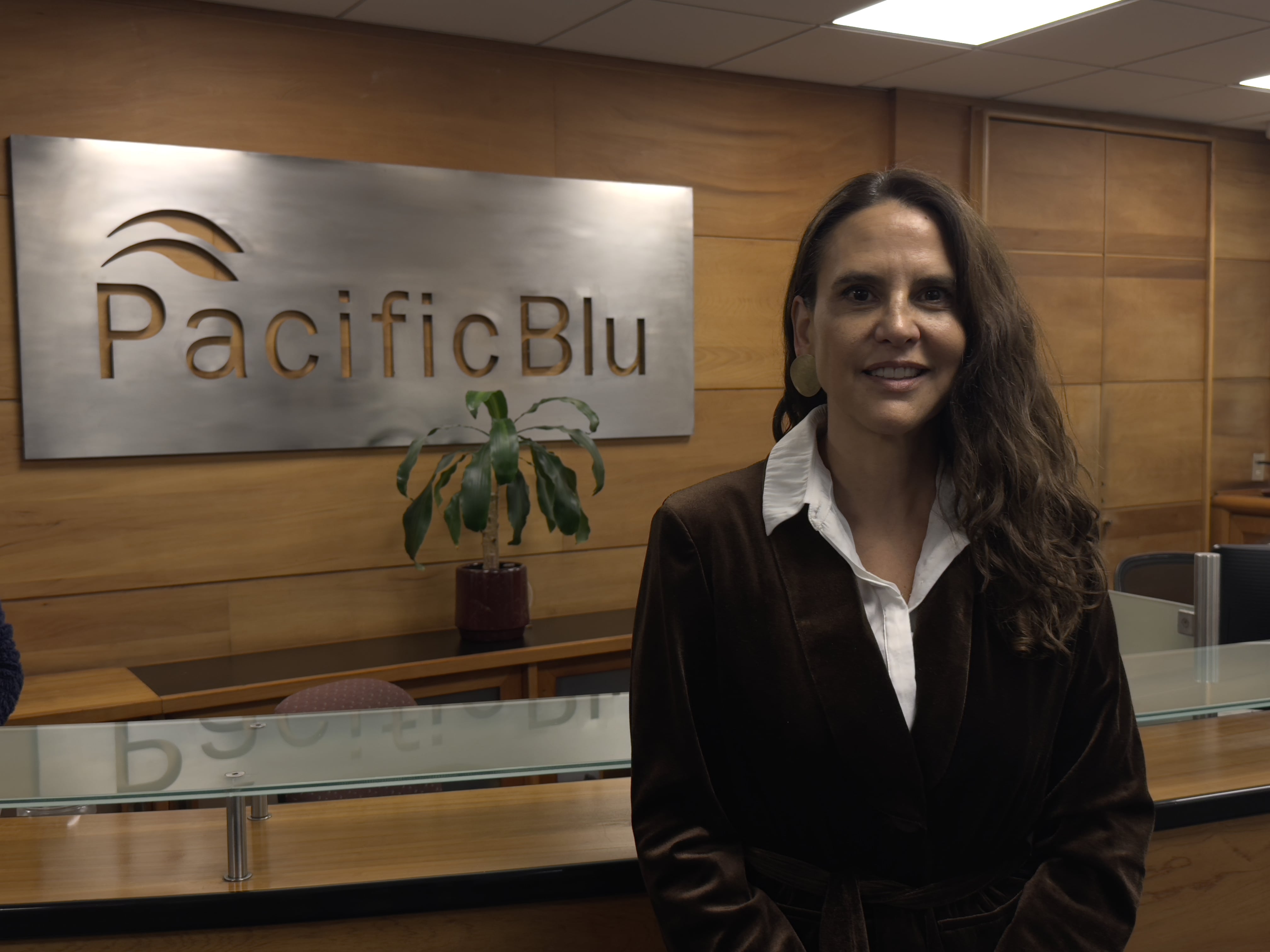 Pacific Blu acusa a diputado Brito (FA) por “hostigamiento legislativo y mediático”. En la foto, Carla Pettinelli, gerenta de Asuntos Públicos de Pacific Blu.