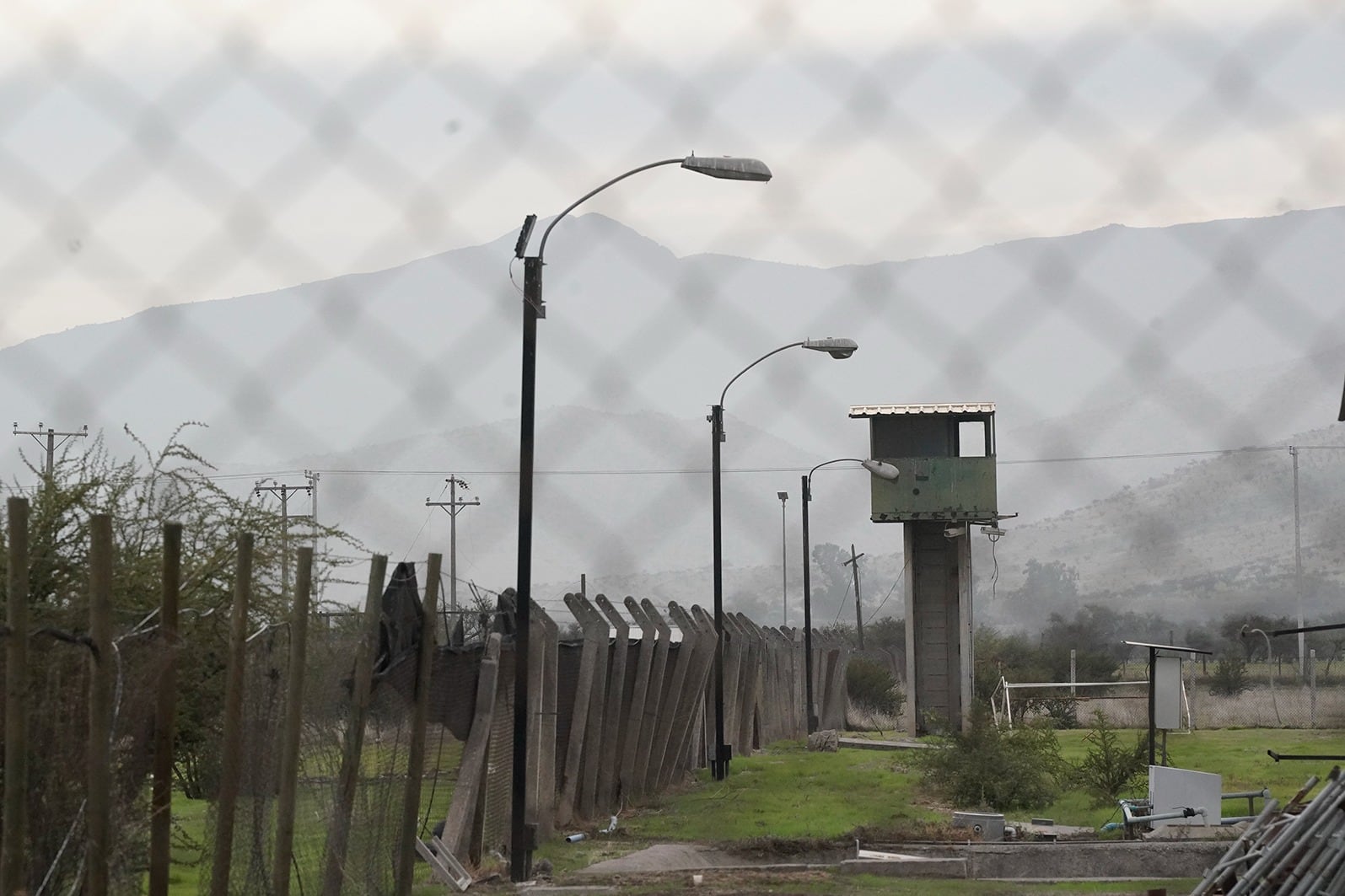 Gendarmería traslada a 21 exuniformados condenados por delitos de lesa humanidad al expenal Punta Peuco