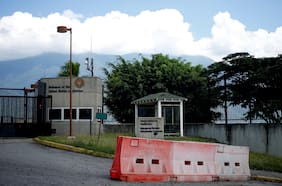 Embajada de EE.UU. en Venezuela reanuda oficialmente sus actividades tras siete años de ruptura diplomática