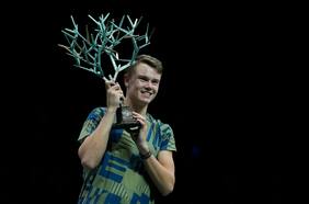 Holger Rune da el batacazo y vence a Djokovic en la final de París