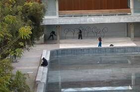 Vandalizan el Café Literario de Bustamante a solo horas de su reapertura y Matthei dice que tienen “a dos sujetos identificados”