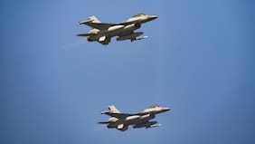 Por qué hay aviones de la FACH realizando sobrevuelos en la Región Metropolitana