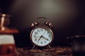 Sería la segunda región en no tener cambio de hora: cronobiólogo dice que están a punto de cometer un error