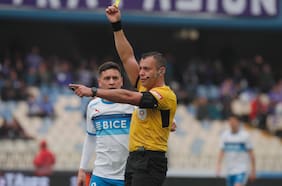 Penal, codazo y un tiro libre discutido: Diego Flores queda en el centro de la polémica en el duelo entre Concepción y la UC