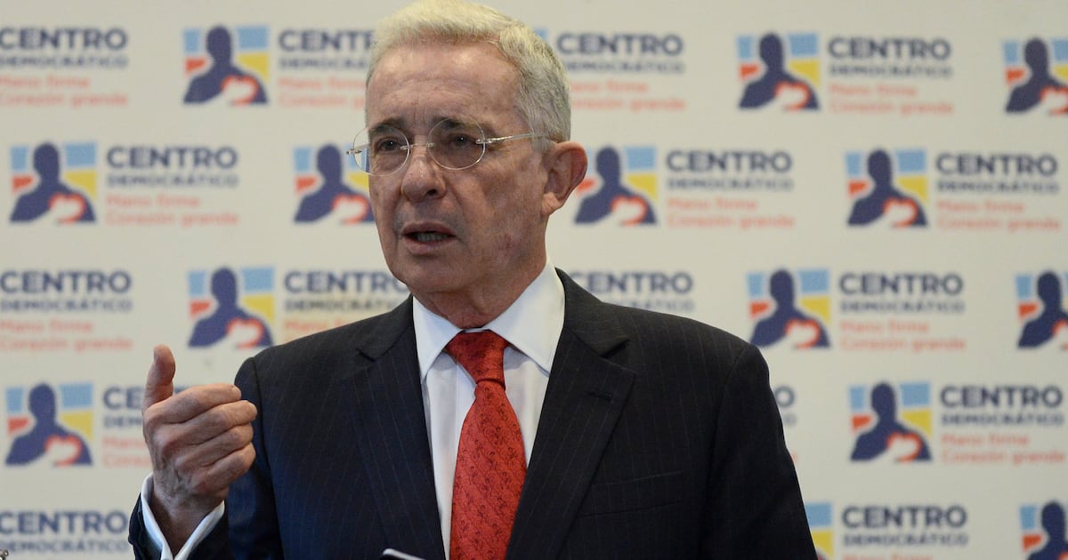 Tribunal Superior de Bogotá absuelve al expresidente Álvaro Uribe, revocando la condena en primera instancia